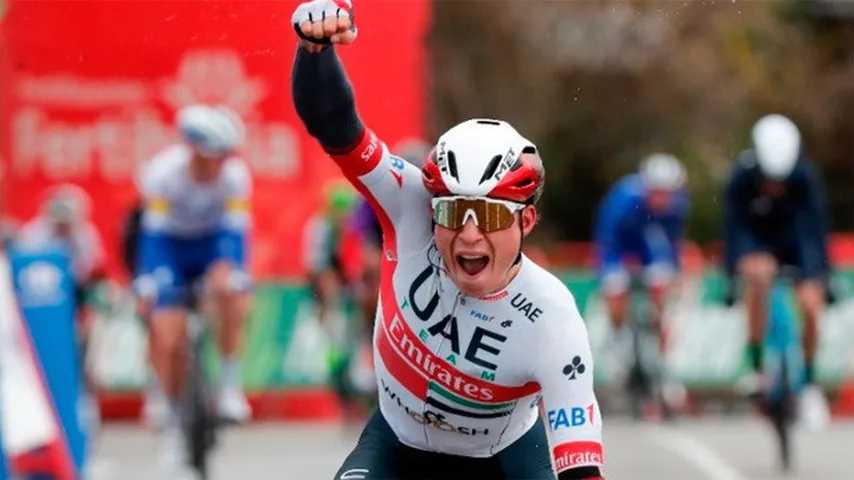 Llegada al sprint tras la etapa más larga. (Foto: @LaVuelta)