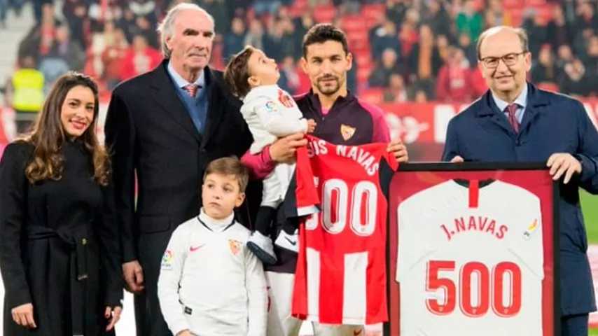 Emocionante homenaje a Navas en su partido 500. (Foto: @AthleticClub)