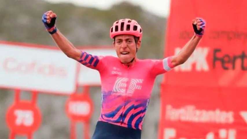 Un valiente Carthy grabó su nombre como el del primer británico en  lAngliru. (Foto: @LaVuelta)