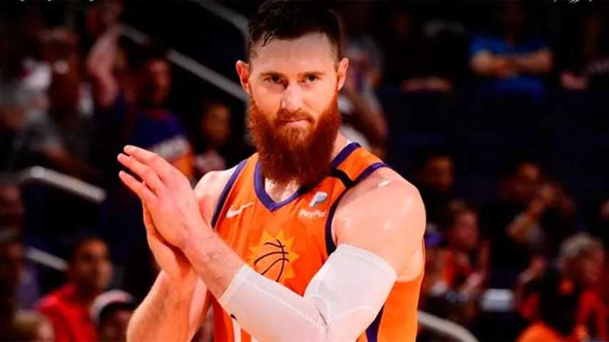 Los Suns estuvieron liderados por estuvieron liderados por un excelso Aron Baynes. (Foto: @Suns)