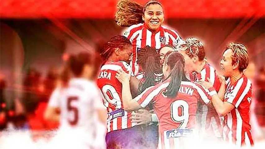 Histórico y emotivo gesto del Atlético de Madrid al alzar su copa de hazaña en el fútbol femenino. (Imagen: @EscudoAtleti1)