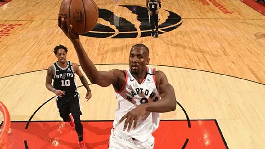 Pese al gran partido de Ibaka, su equipo cayó por la mínima. (Foto: @Raptors)