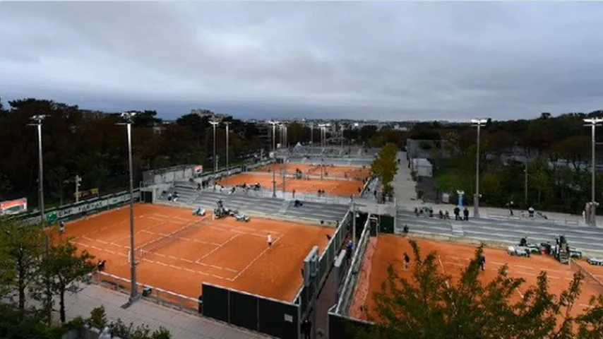 Nos espera un Roland Garros gélido en clima y ambiente. (Foto: @RolandGarros)