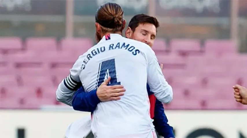 El abrazo de Serio Ramos y Leo Messi tras la gran victoria del Real Madrid. (Foto: @LaLigatv)