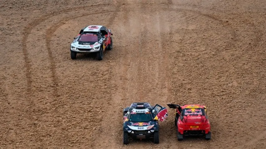 Sainz no fue el único piloto que se perdió. (Foto: @dakar)