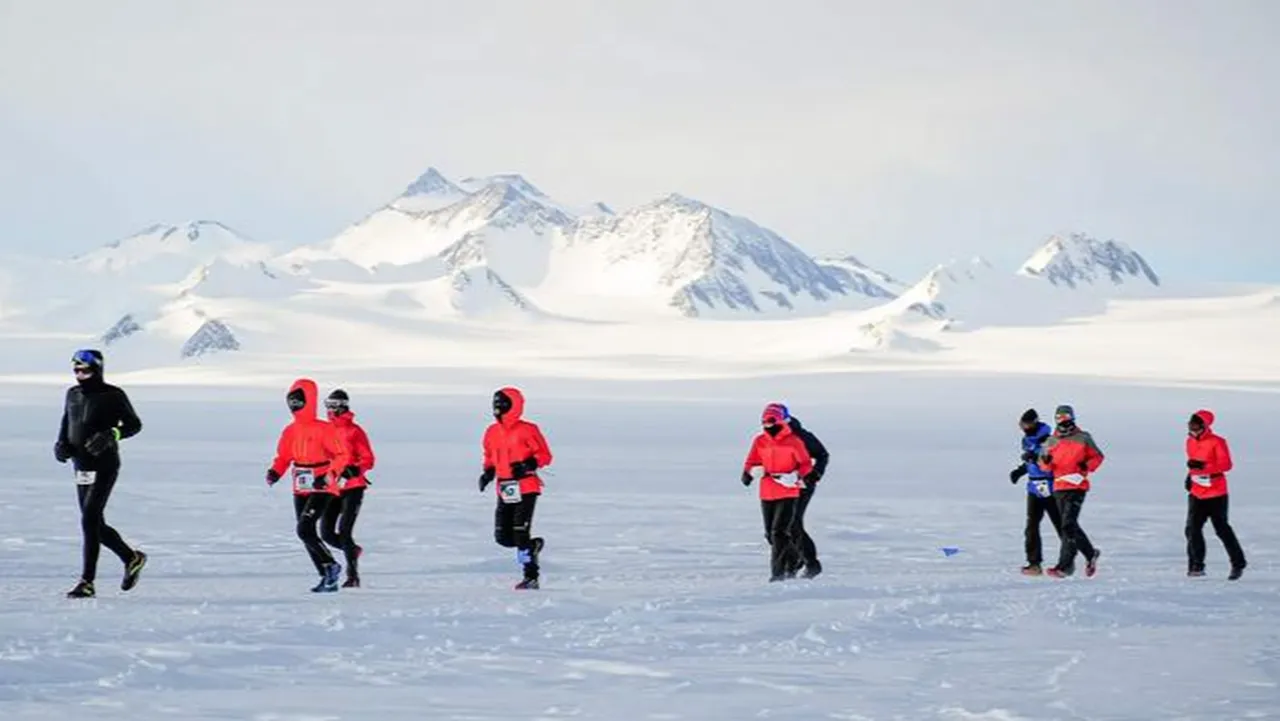 La Maratón del Hielo se ha consolidado como una de las pruebas de running más extremas del mundo.