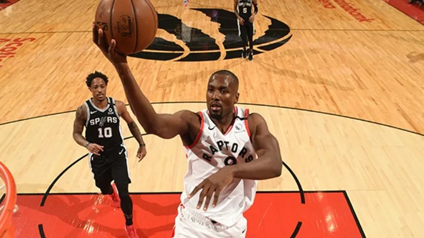 Pese al gran partido de Ibaka, su equipo cayó por la mínima. (Foto: @Raptors)