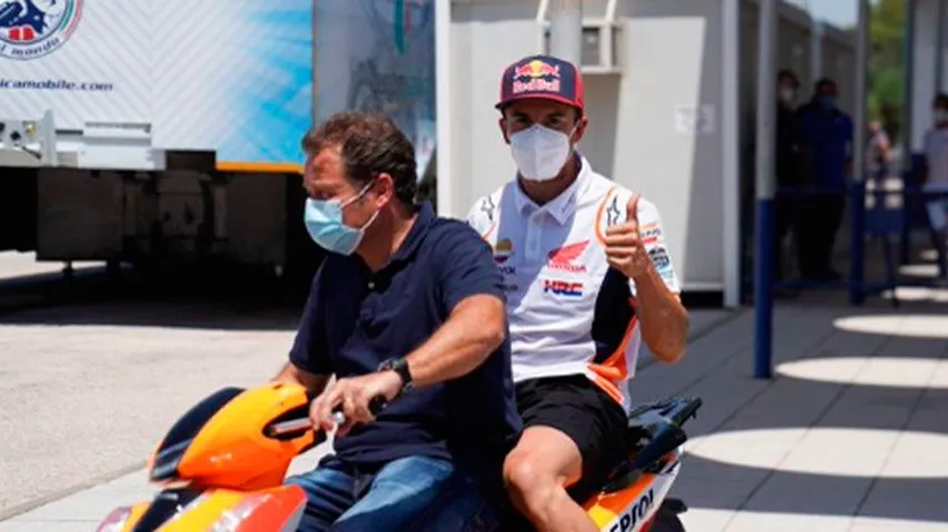 La increíble llegada de Marc al circuito. (Foto: @MotoGP)