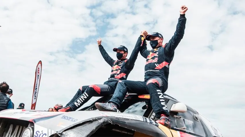 Monsieur Dakar, Stephane Peterhansel, lo volvió a hacer. (Foto: @dakar)