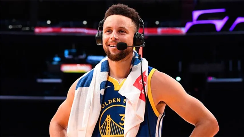 Stephen Curry dio la vuelta al marcador. (Foto: @warriors)