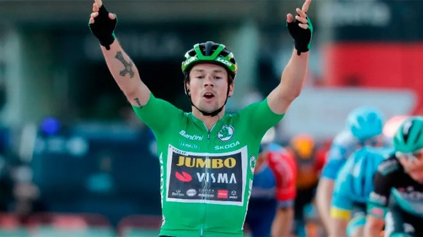 Roglic consigue el triplete en Suances. (Foto: @LaVuelta)