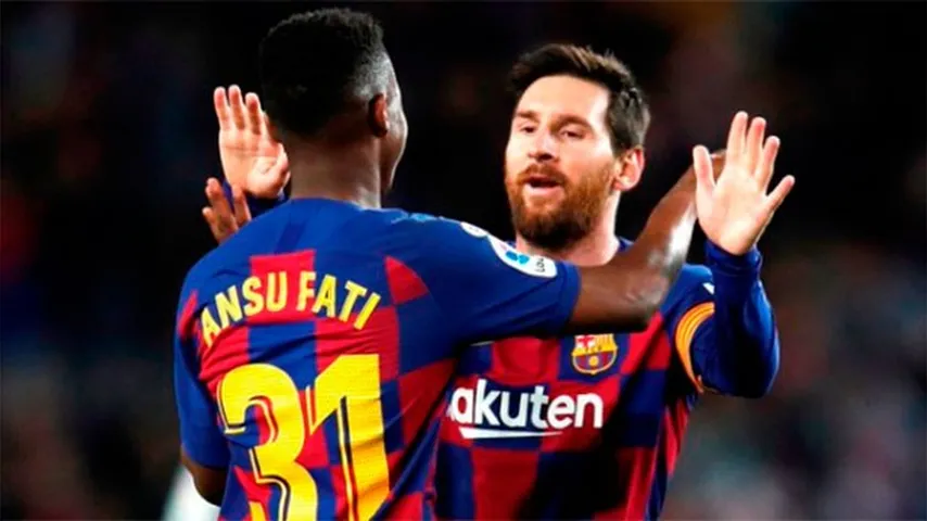 Messi se rinde ante Ansu Fati, un triunfo en el FC Barcelona con 17 años. (Foto: @LaLigatv)