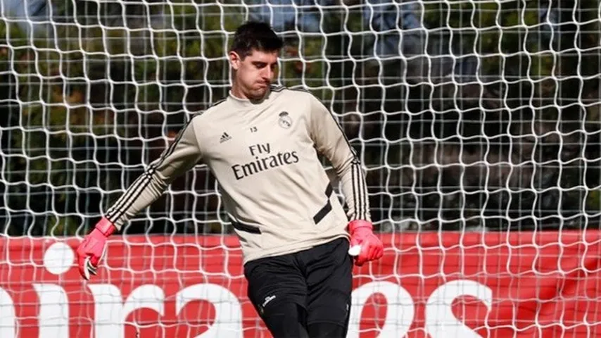 Courtois salió cojeando del Benito Vilamarín tras perder ante el Betis. (Foto: @thibautcourtois)