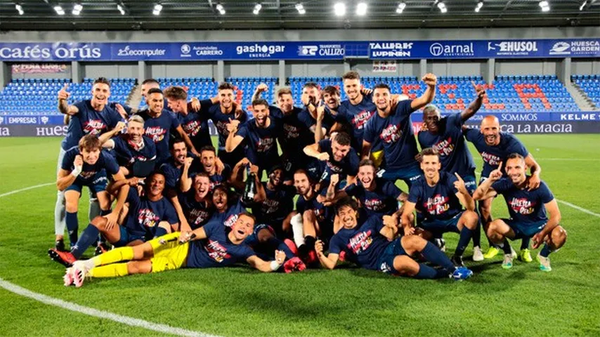 Hazaña del Huesca que vuelve a la élite del fútbol un año después del descenso. (Foto: @SDHuesca/Twitter)